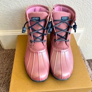 Girls Sperry Saltwater Boots sz 4